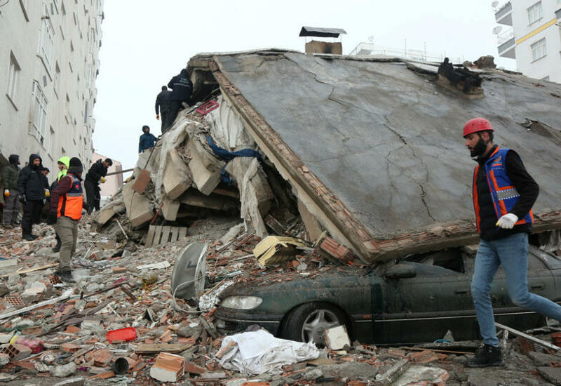 Ребенка спасли из-под завалов в Турции через день после землетрясения