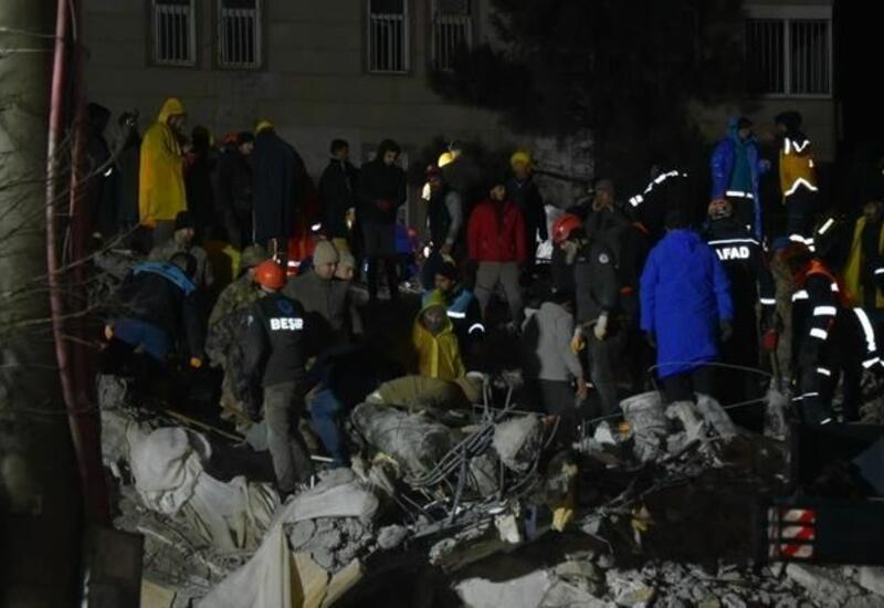 Число погибших в результате землетрясения в Турции достигло 2 921
