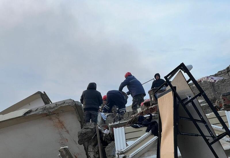 Аварийно-спасательные бригады из 14 стран проводят работы в зоне землетрясений в Турции