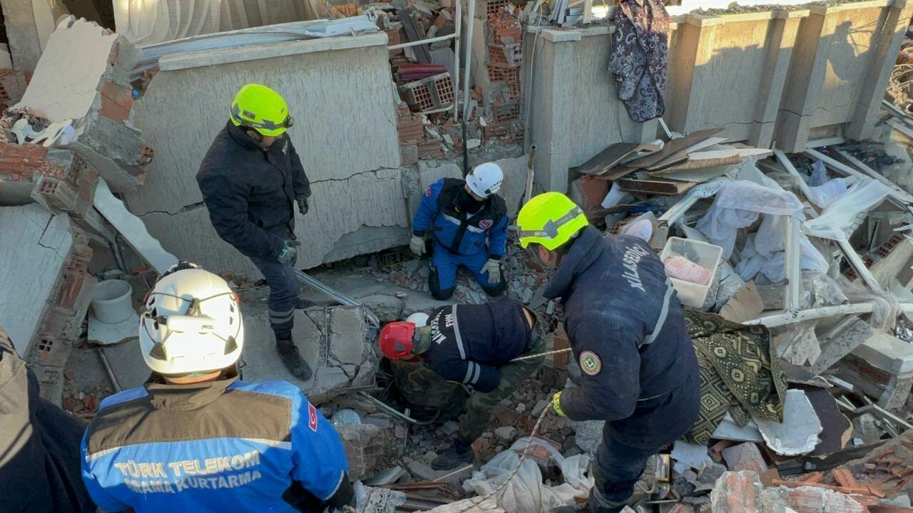 Спасатели МЧС Азербайджана спасли из-под завалов в Кахраманмараше 11 человек