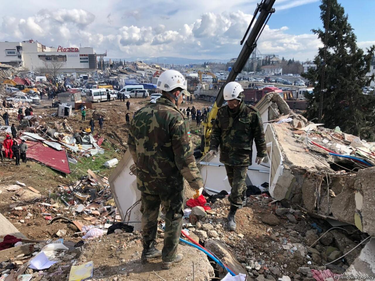 Спасатели МЧС Азербайджана в Турции