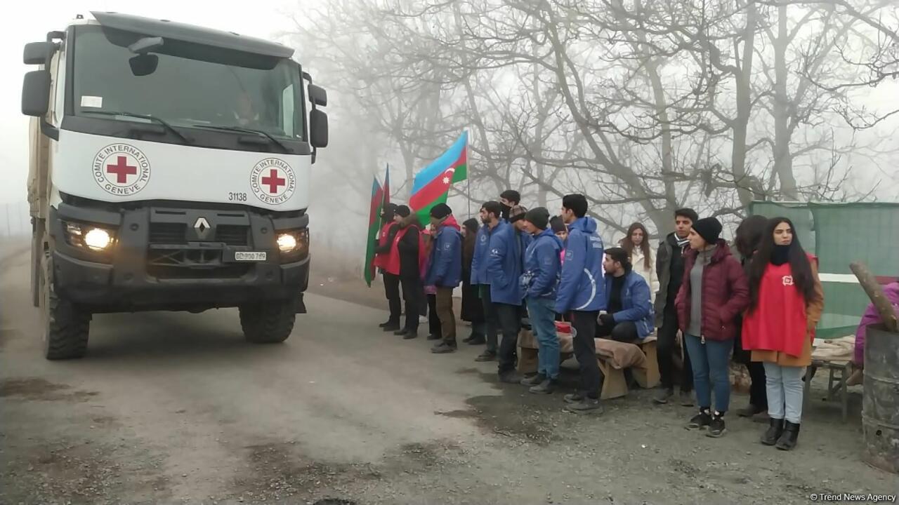 По Лачинской дороге беспрепятственно проехали семь автомобилей Красного Креста