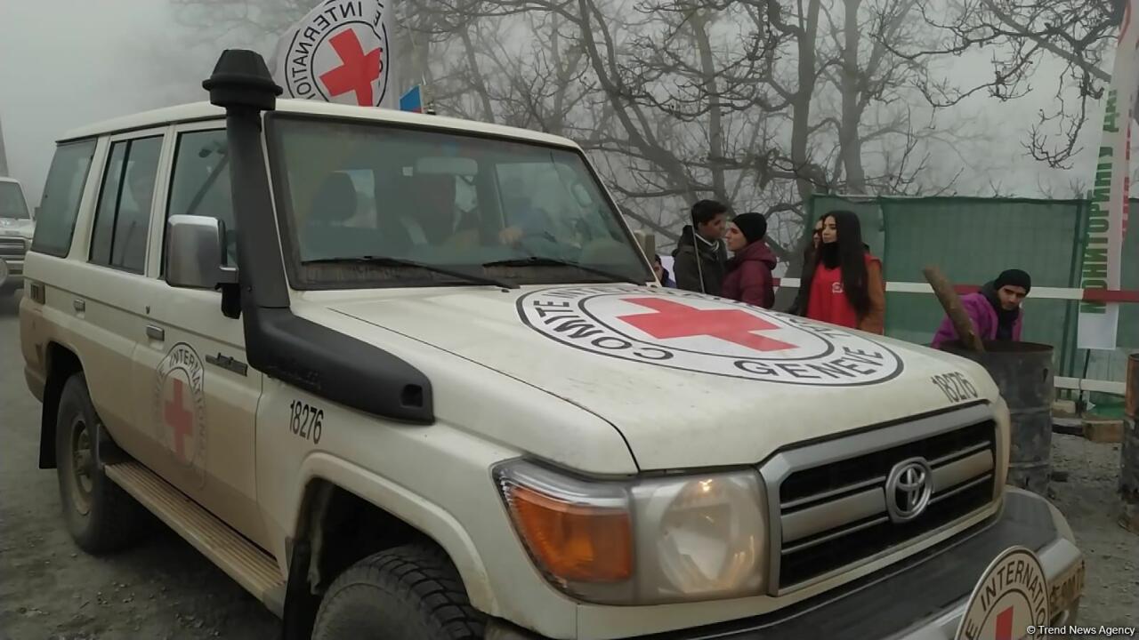 По Лачинской дороге беспрепятственно проехали семь автомобилей Красного Креста