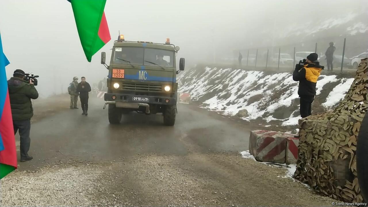 По Лачинской дороге беспрепятственно проехали 14 транспортных средств миротворцев