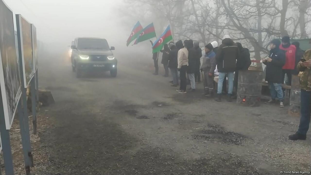 Сегодня по Лачинской дороге беспрепятственно проехали еще 63 автомобиля миротворцев