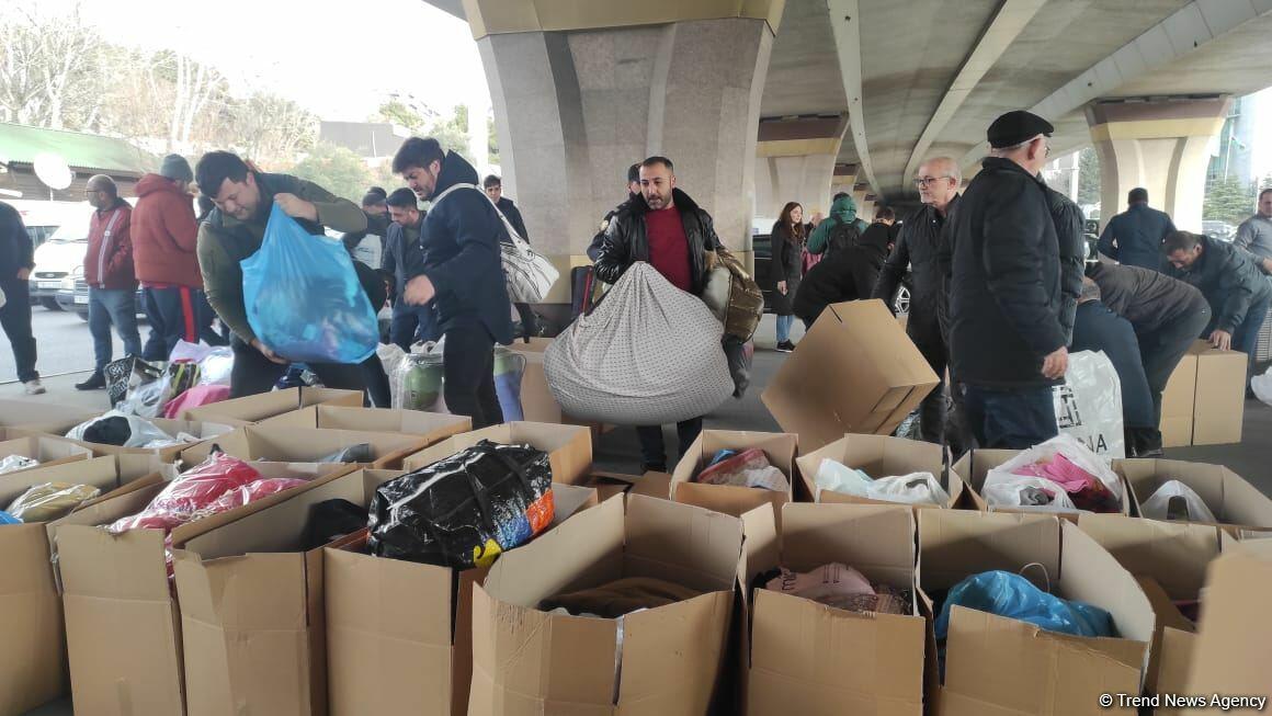 Граждане Азербайджана собирают гуманитарную помощь для пострадавших от землетрясения в братской Турции