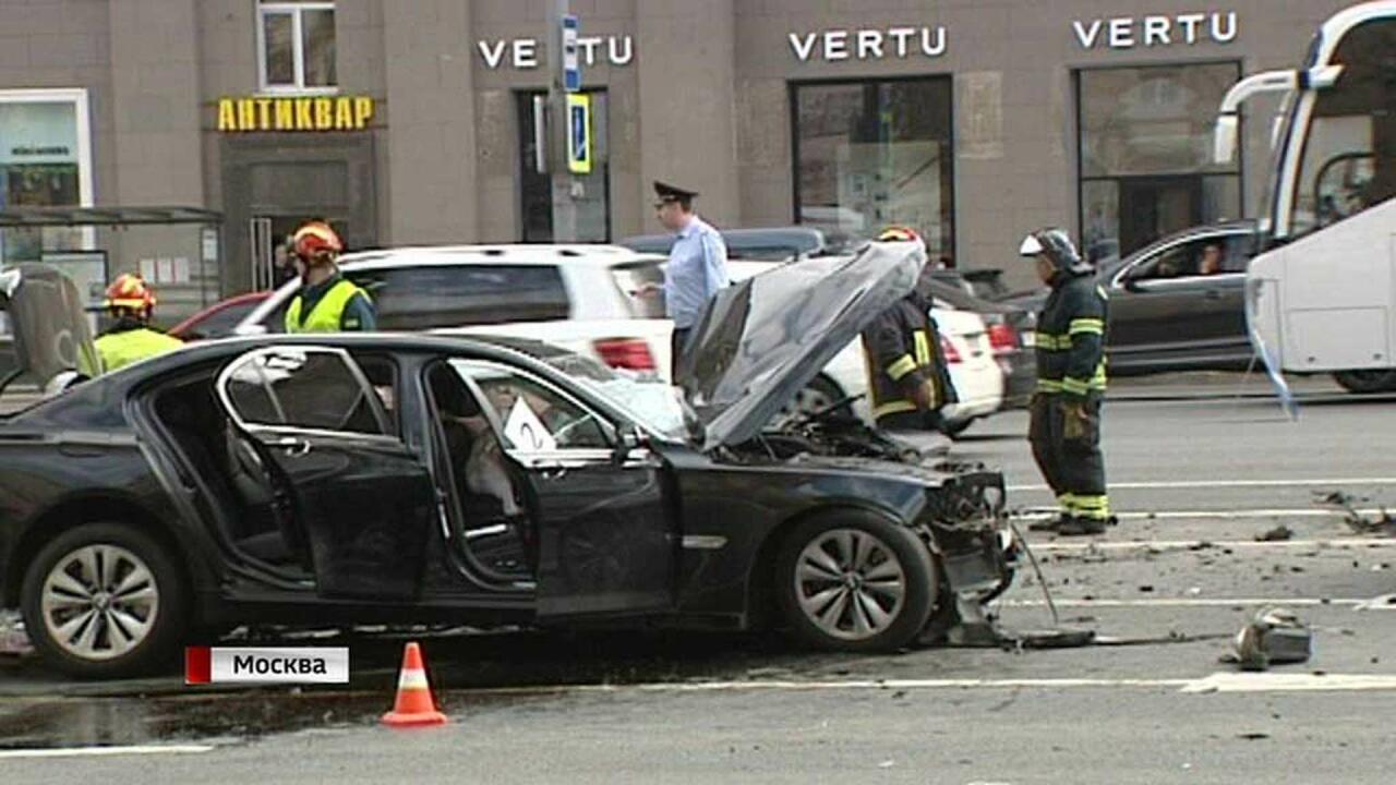 Mercedes и BMW столкнулись в Москве