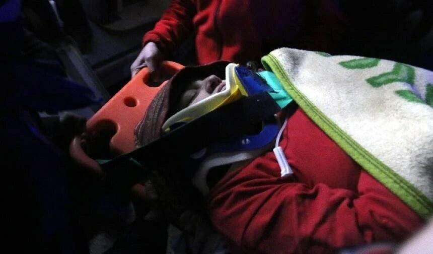 Беременную женщину спасли из-под завалов в Турции