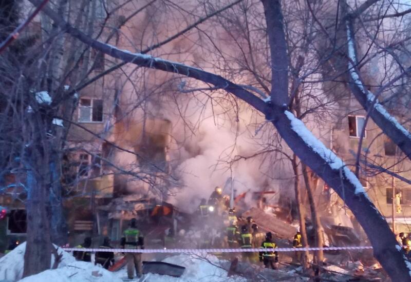 Сильный взрыв в многоквартирном жилом доме в Новосибирске