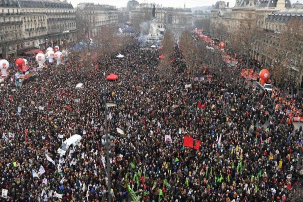 Около миллиона человек вышли на акции протеста против пенсионной реформы во Франции
