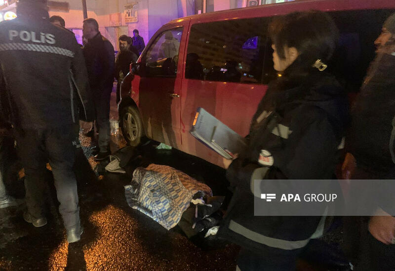 В Баку умер водитель, пытавшийся потушить загоревшийся микроавтобус