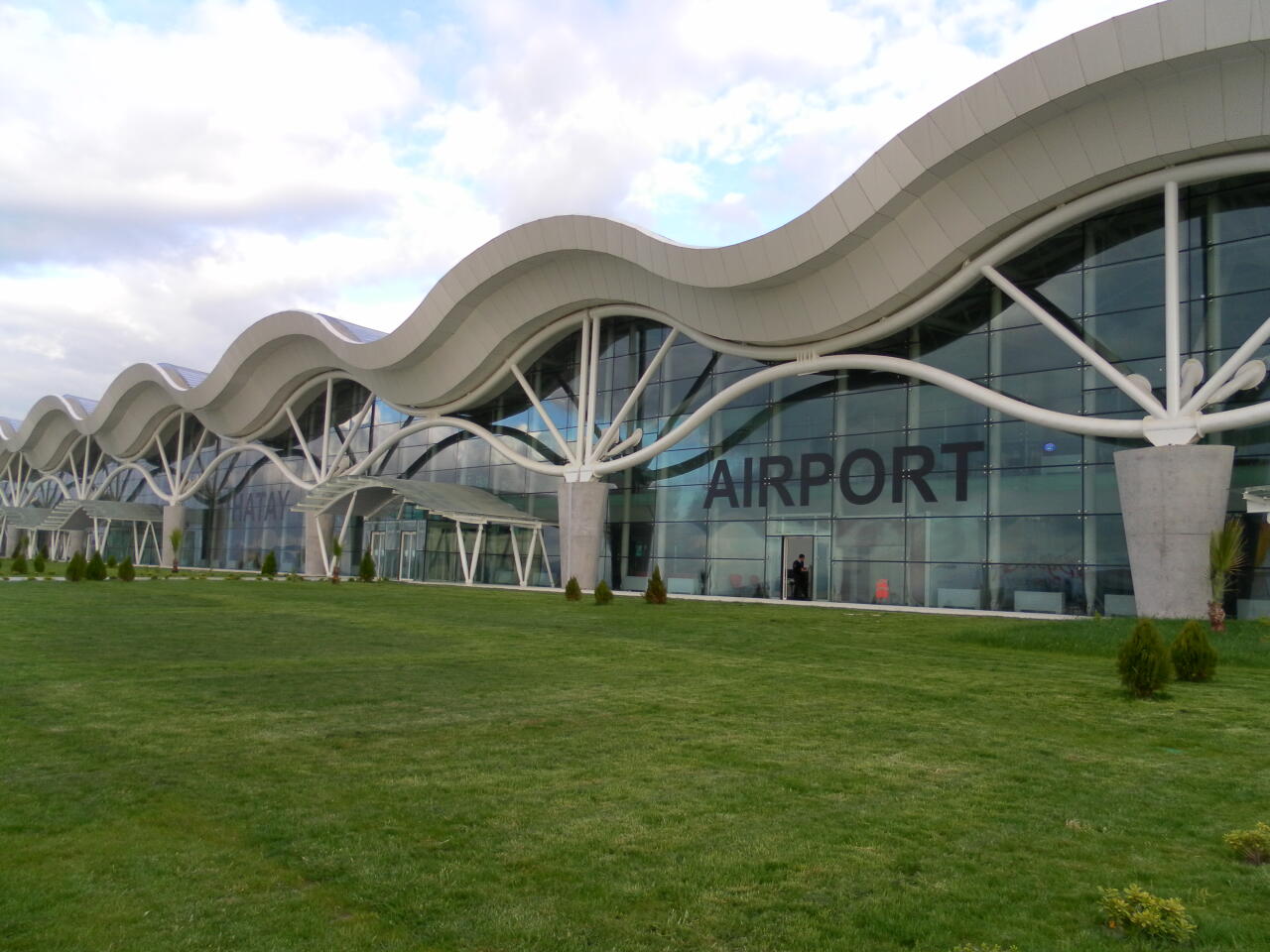 Аэропорт в Хатае возобновил работу