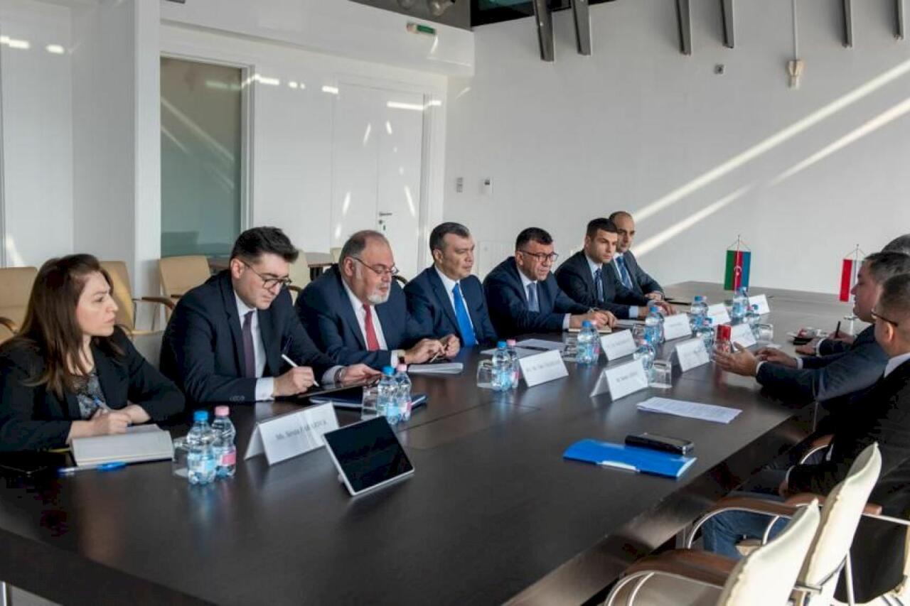 Обсуждены направления развития сотрудничества между Азербайджаном и Венгрией