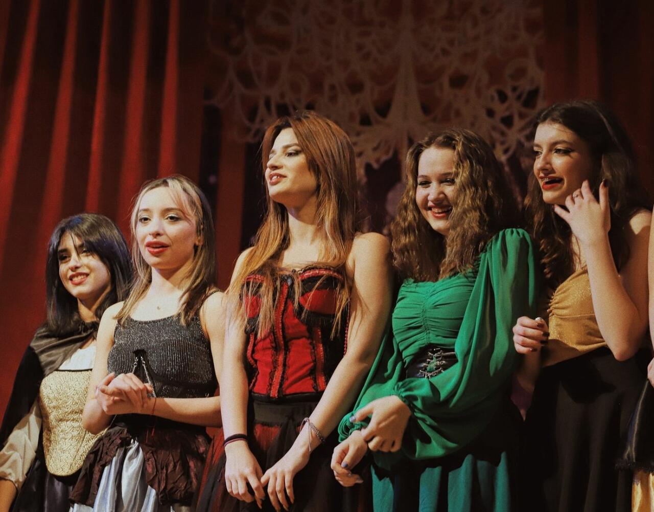 В Баку представлена адаптированная версия мюзикла "Мулен Руж"