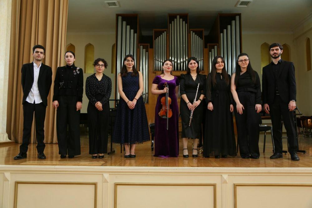 Учащиеся Бакинской музыкальной академии почтили память жертв Ходжалинского геноцида