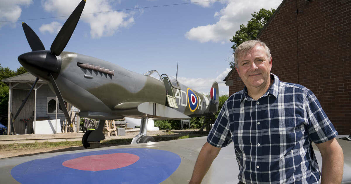 Британский историк продает точную копию истребителя Spitfire
