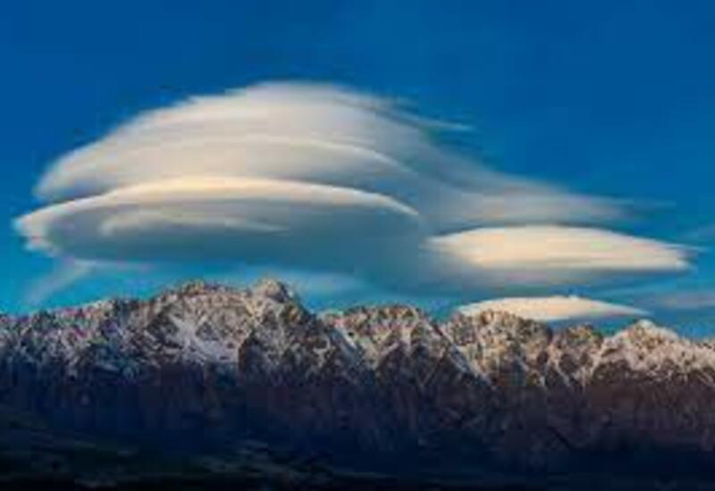 Необычные облака замечены в небе Ирана