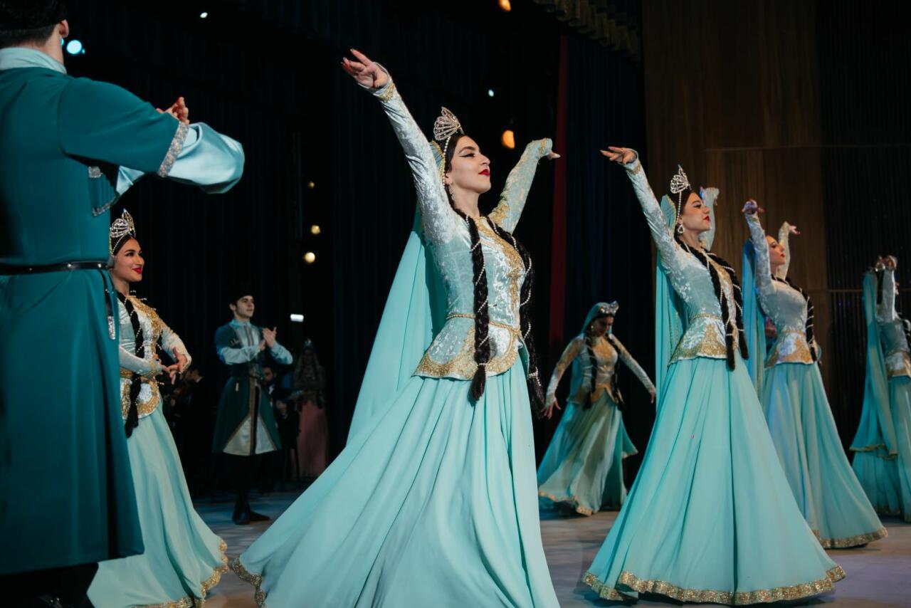 125-летие кинематографа Азербайджана отметили мультимедийным шоу