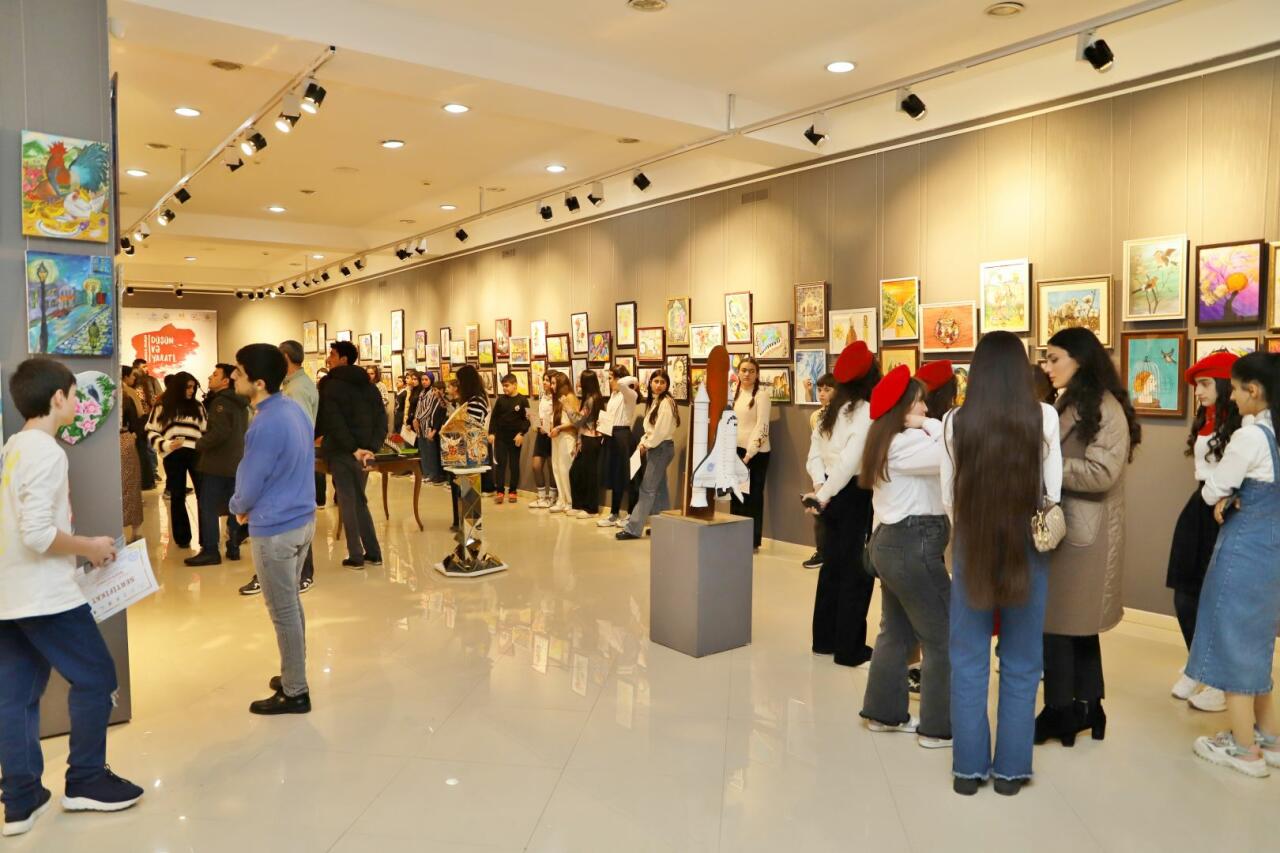 В Баку открылась итоговая выставка творческого конкурса "Размышляй и созидай"