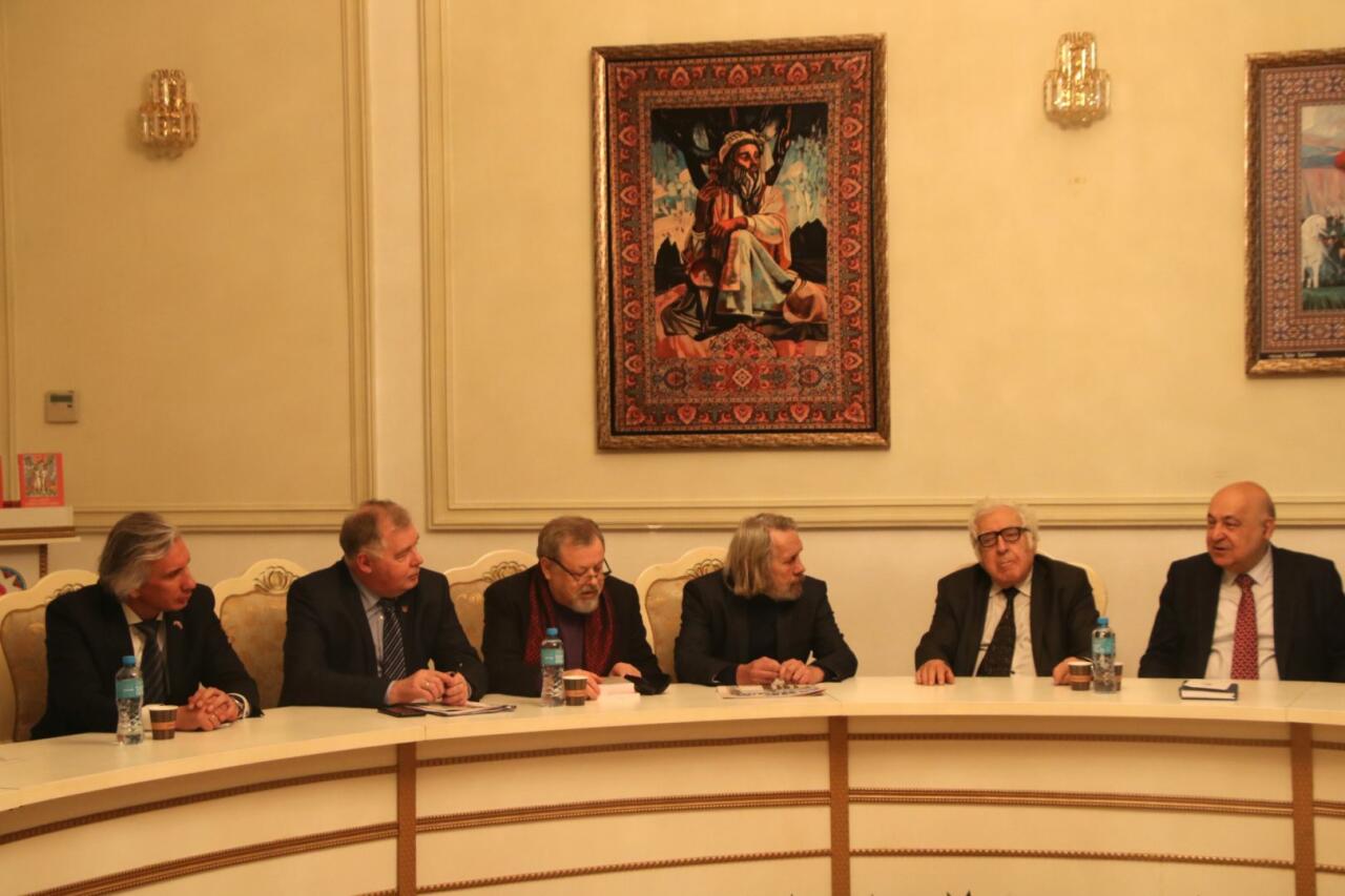 В Баку состоялась творческая встреча писателей Азербайджана и России