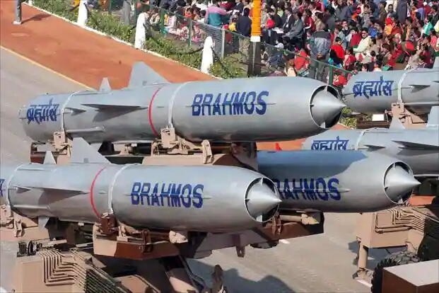 Индия успешно испытала ракету BrahMos морского базирования