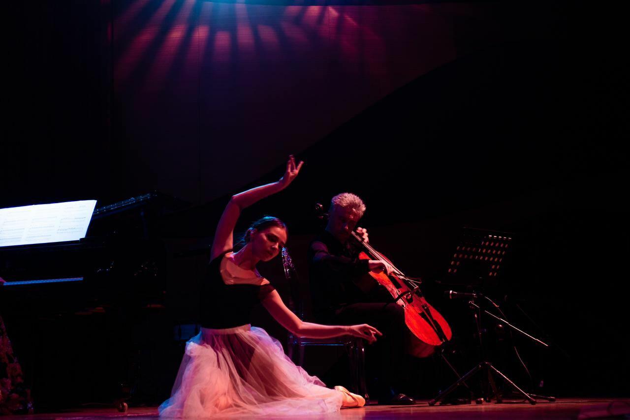 В Баку состоялся концерт известного виолончелиста Алексея Милтых