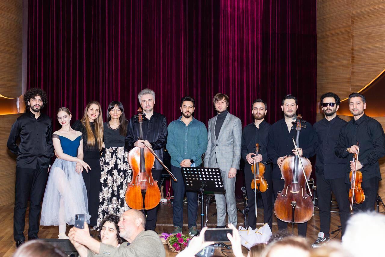 В Баку состоялся концерт известного виолончелиста Алексея Милтых