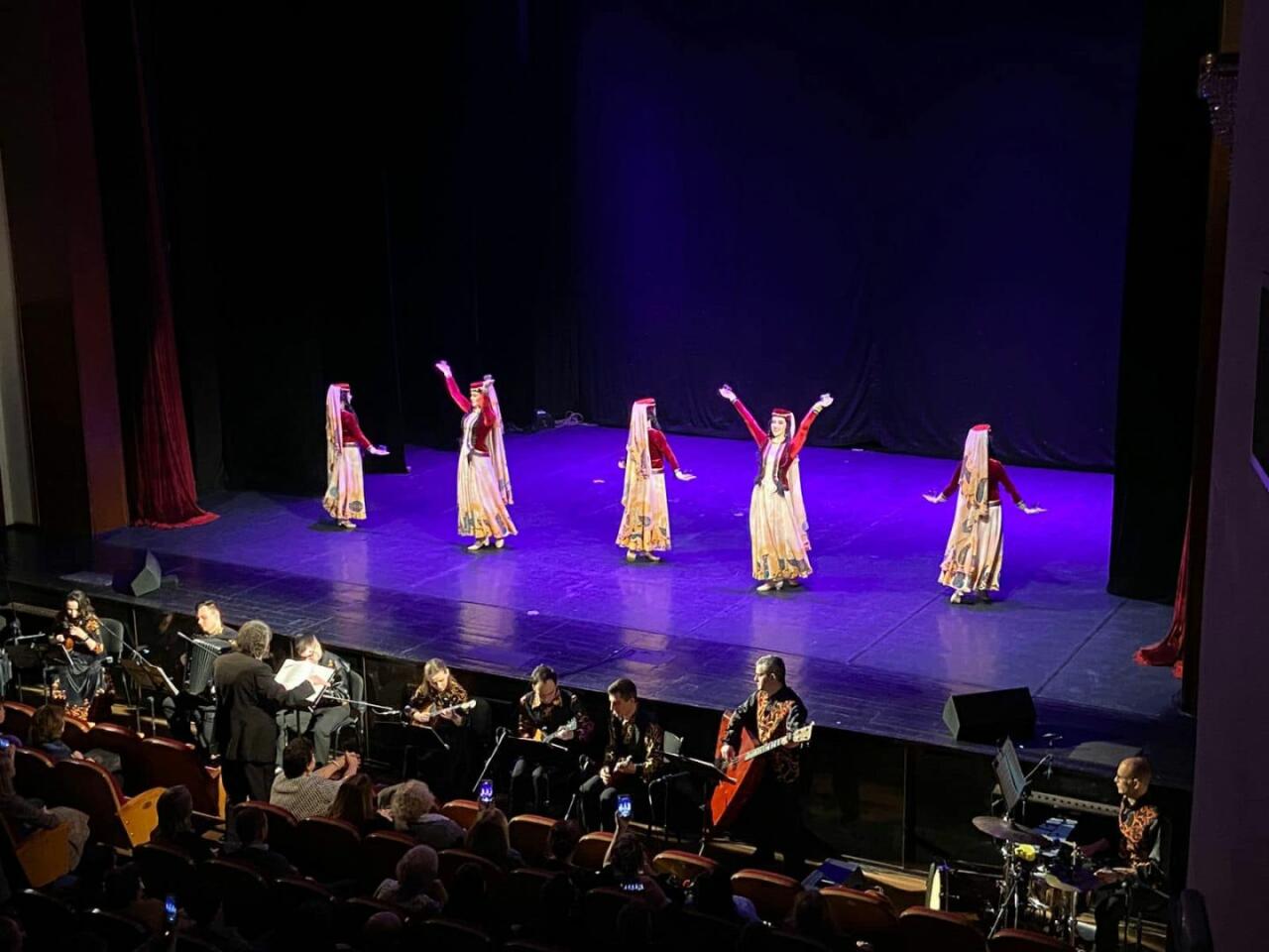 Российский коллектив "Морошка" представил азербайджанские песни и танцы