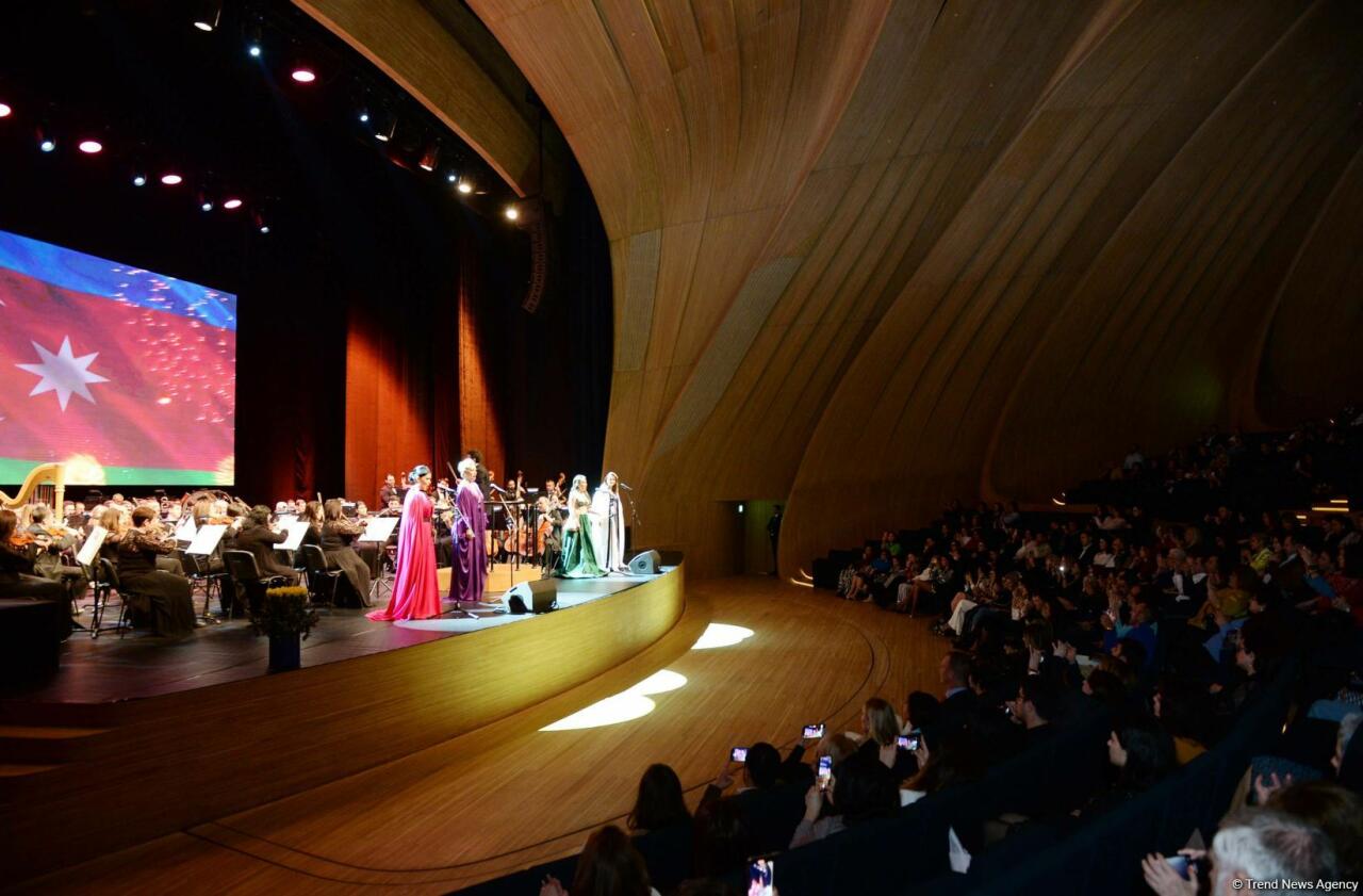 Потрясающая гармония высокого искусства оперы и моды – подарок от Центра Гейдара Алиева на 8 марта