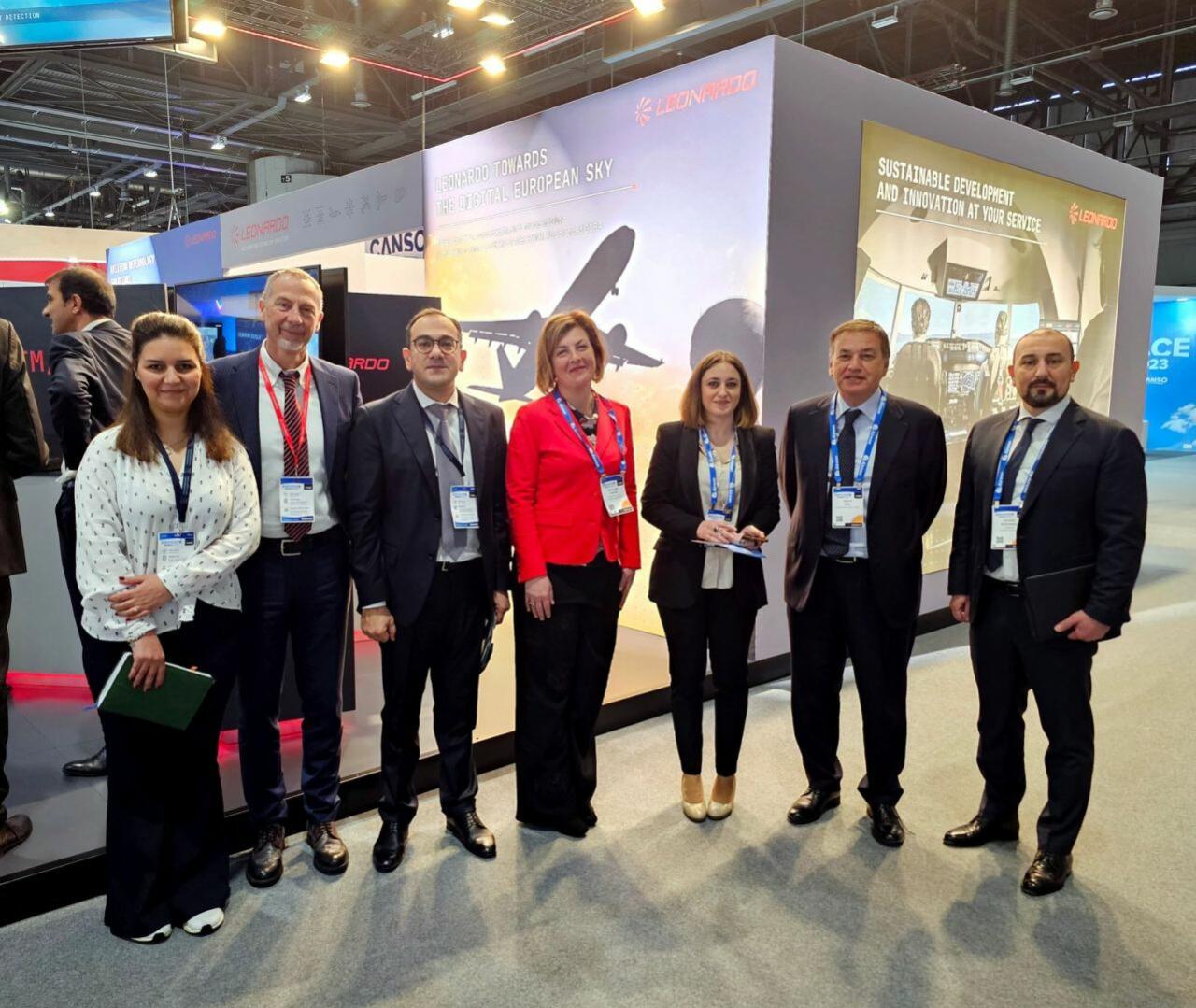 AZANS продемонстрировал развитие гражданской авиации Азербайджана на выставке в Женеве
