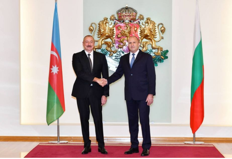 Румен Радев пригласил Президента Ильхама Алиева посетить Болгарию с официальным визитом