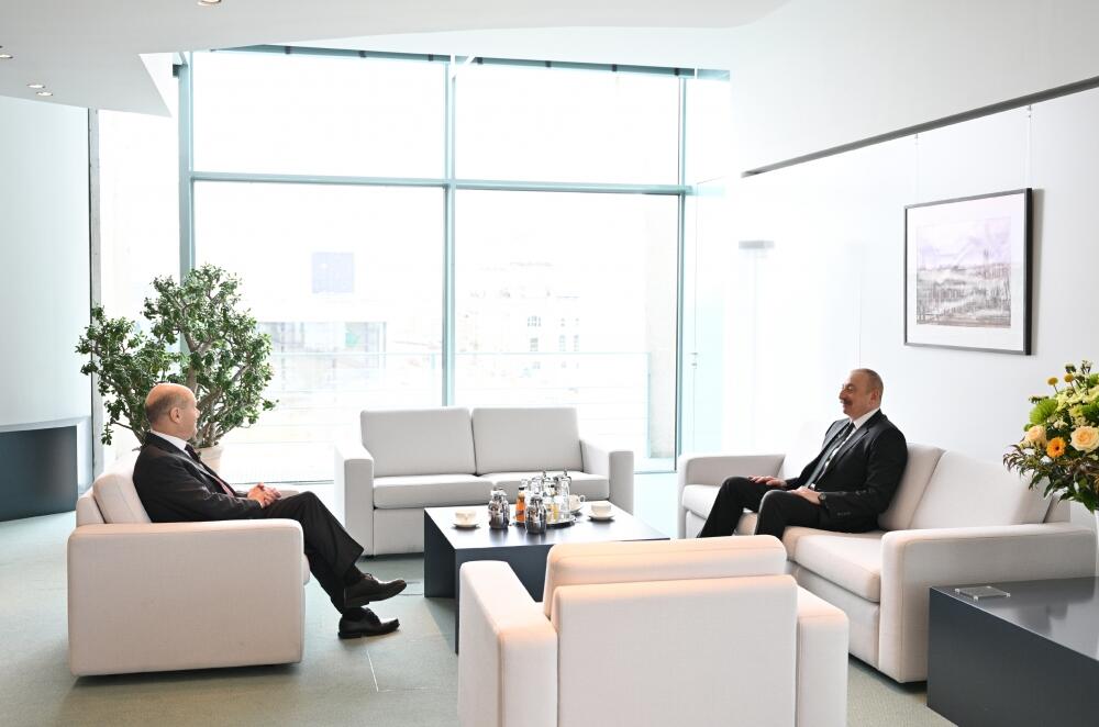 Состоялась встреча Президента Ильхама Алиева с канцлером Германии Олафом Шольцем один на один