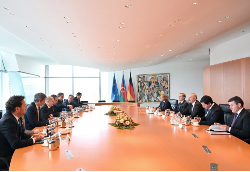 В Берлине состоялась встреча Президента Азербайджана Ильхама Алиева с Канцлером Германии Олафом Шольцем в расширенном составе