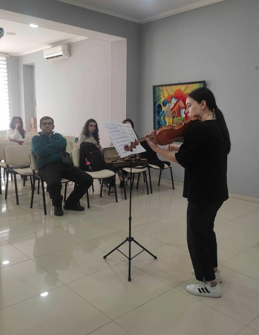 В Баку прошел мастер-класс и концерт Глеба Хохлова