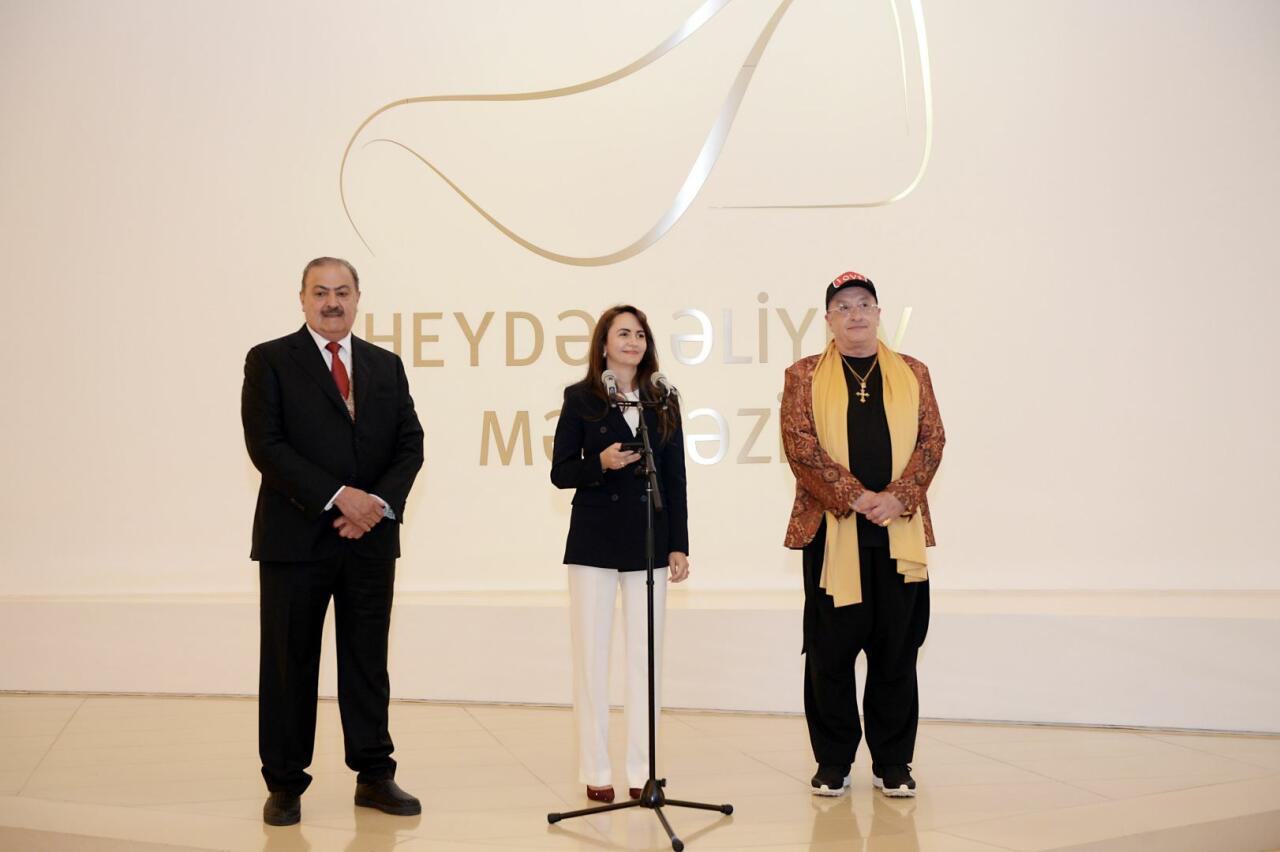 В Центре Гейдара Алиева открылась выставка бахрейнского художника Рашида Аль Халифы «Первая искра»