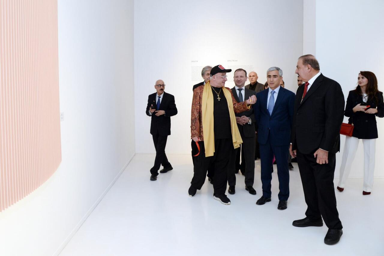В Центре Гейдара Алиева открылась выставка бахрейнского художника Рашида Аль Халифы «Первая искра»