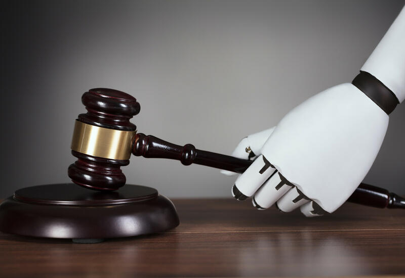 Первого в мире «робота-адвоката» судят