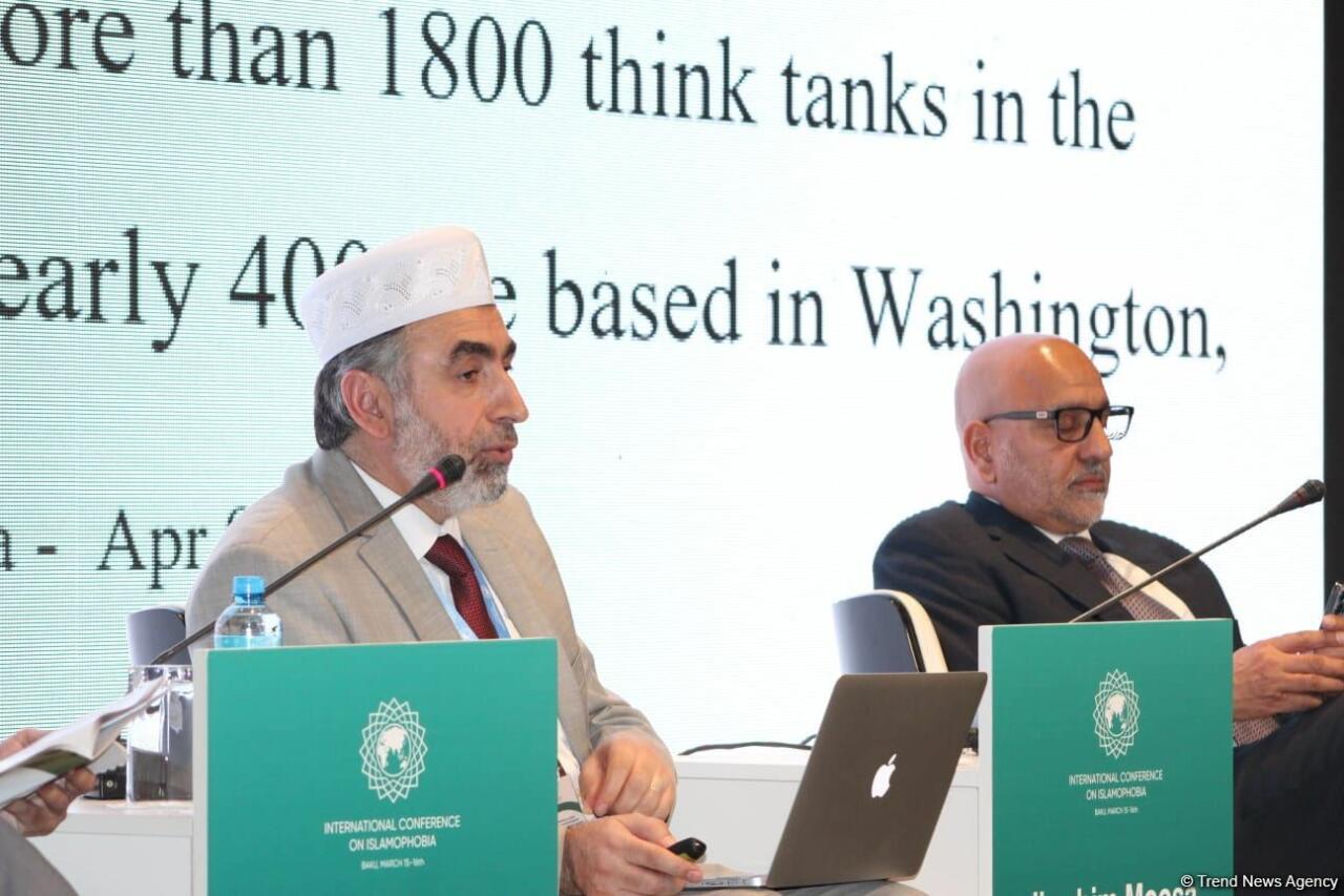 На международной конференции по исламофобии обсуждены конспирологические теории о мусульманах