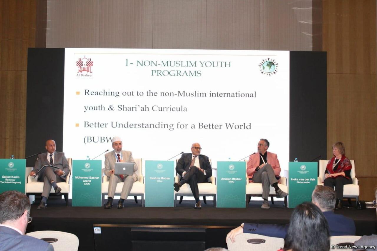 На международной конференции по исламофобии обсуждены конспирологические теории о мусульманах