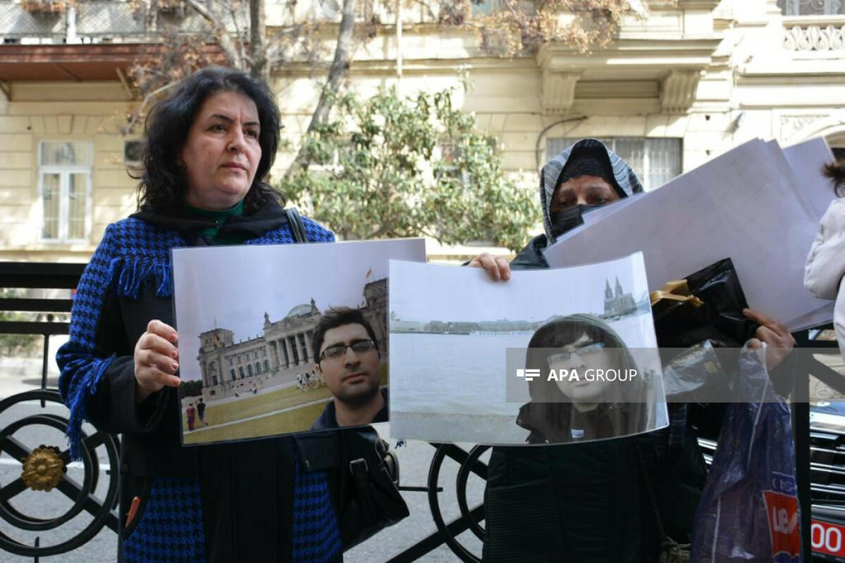 Родственники пропавшего в Иране гражданина Азербайджана провели пикет перед посольством Ирана