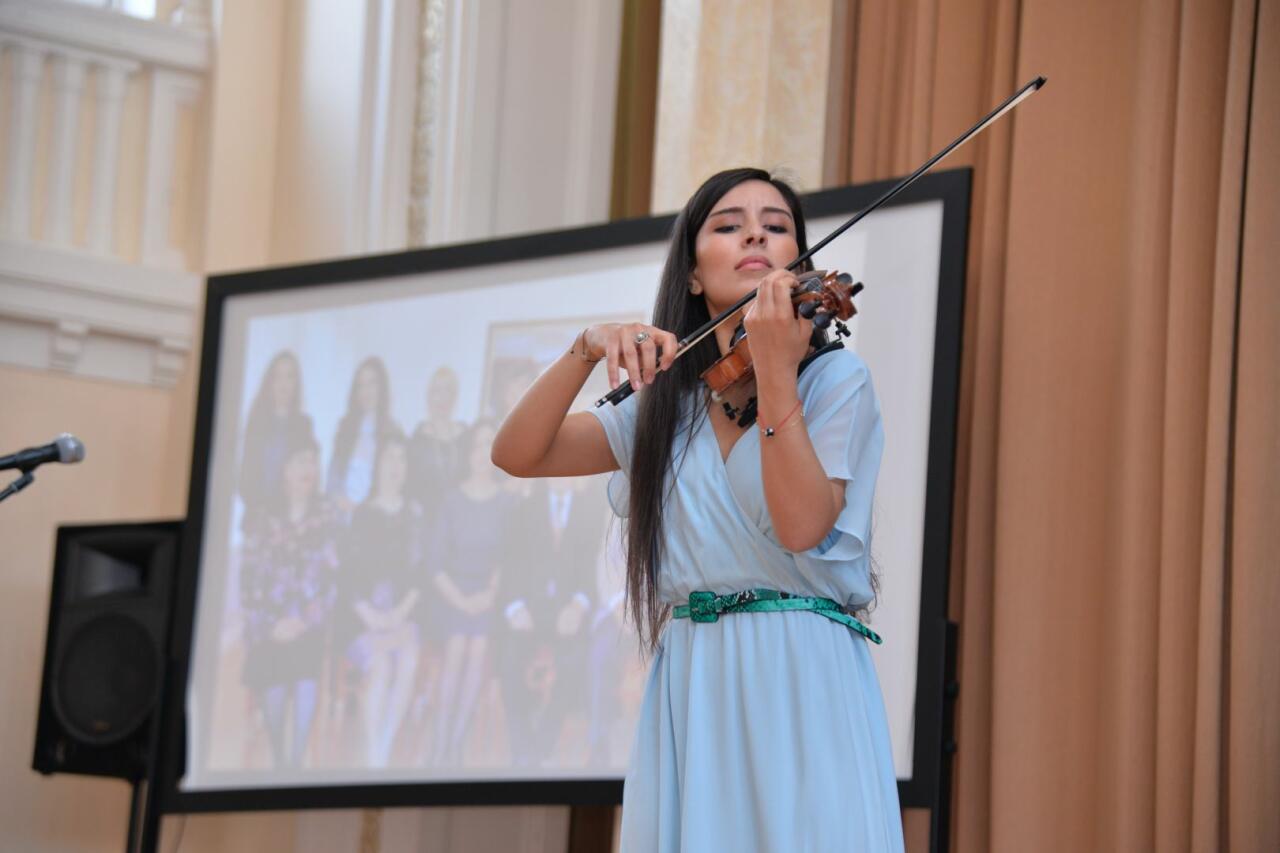 В Баку прошла презентация книги "Азербайджанское исполнительское искусство: страницы истории"