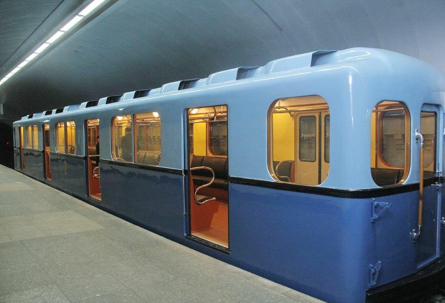 Bakı metrosunda retro vaqonlar nümayiş etdirilib