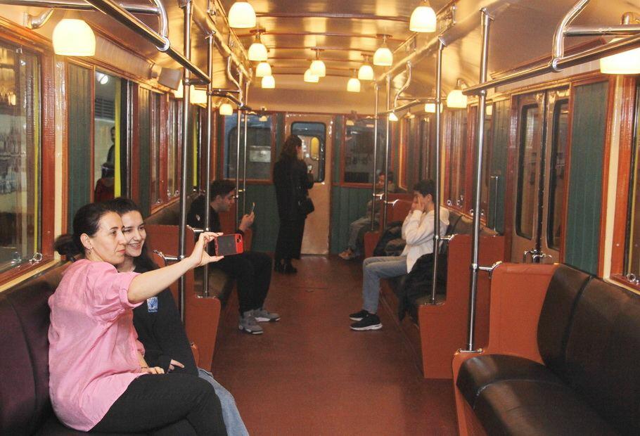 Bakı metrosunda retro vaqonlar nümayiş etdirilib