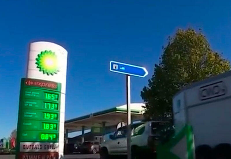 Французы стоят в очередях за бензином из-за топливного кризиса