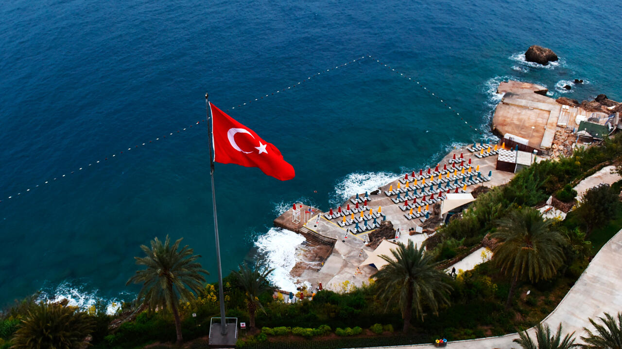 В Турции предлагают проверить отели на сейсмостойкость после землетрясения