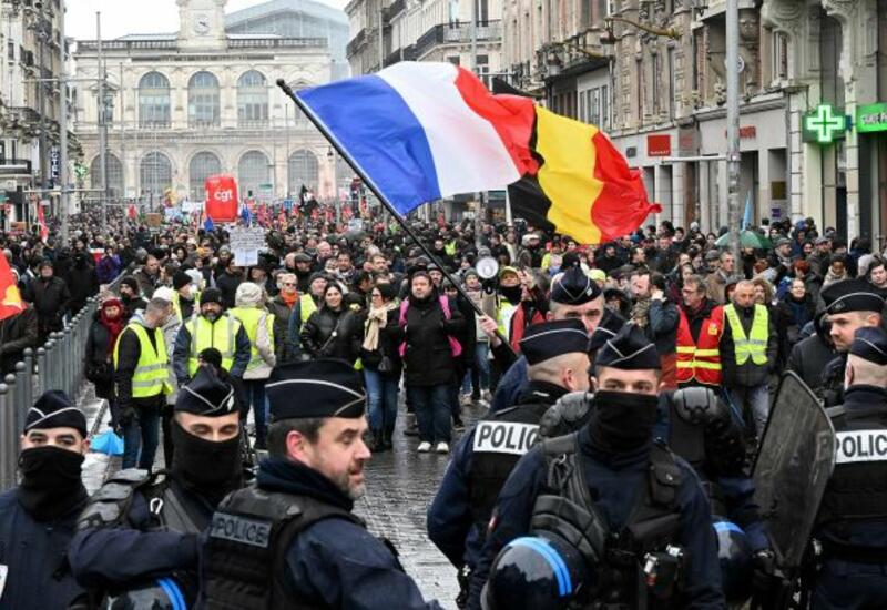 В Париже задержали более 230 участников акций протеста против пенсионной реформы
