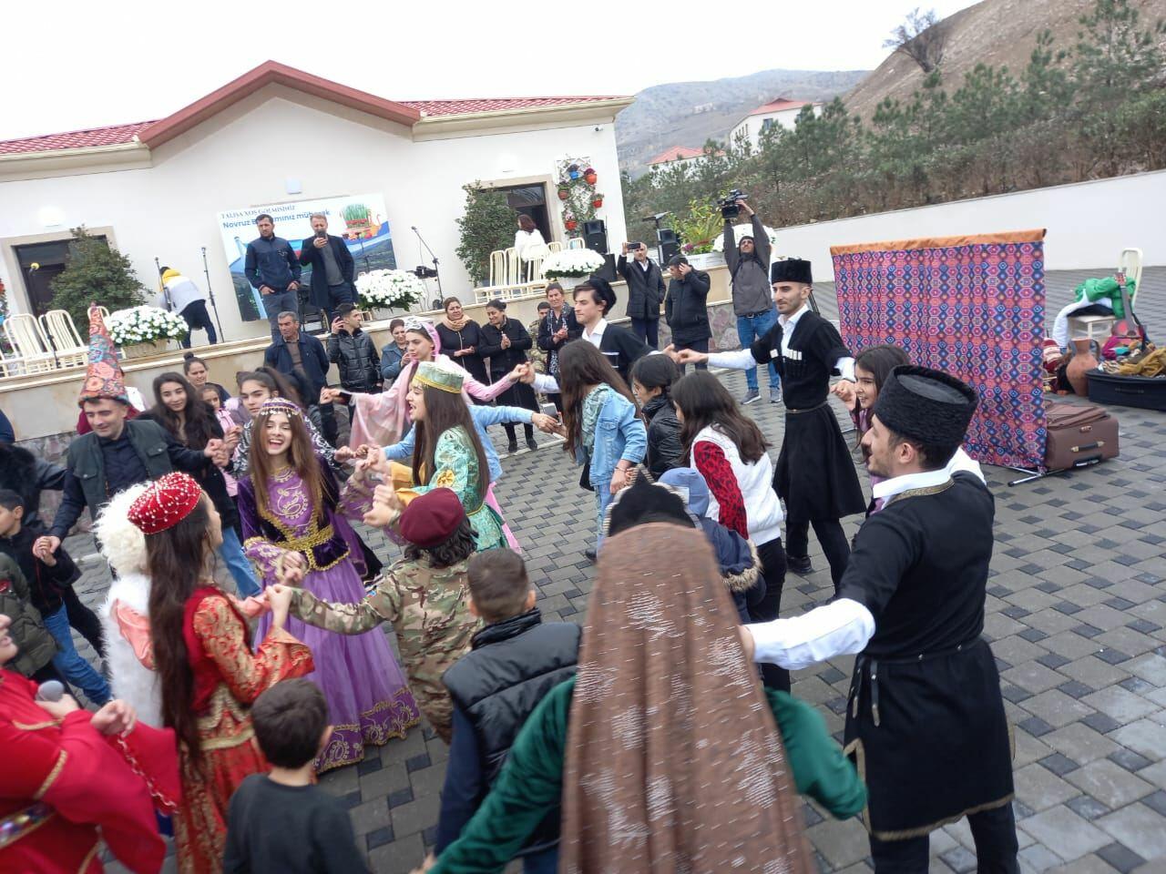 Коллектив Кукольного театра выступил со спектаклем в селе Талыш