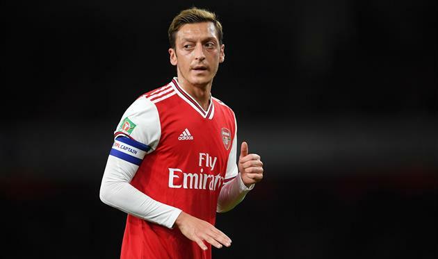 Mesut Özil futbolçu karyerasını bitirib