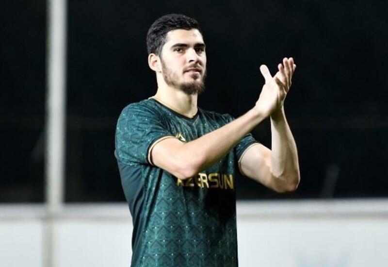 Азербайджанский футболист идет наравне с игроками "Манчестер Юнайтед"
