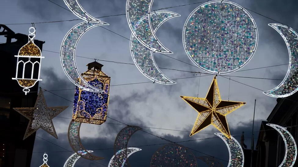 В центре Лондона впервые зажгли гирлянды в честь Рамадана